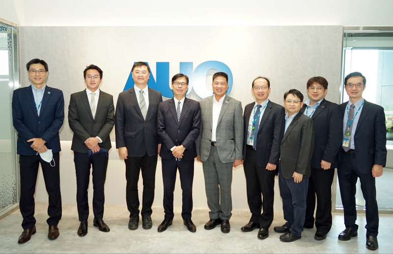 博天堂光電前進亞灣成立「AUO解決方案研發中心」，作為多元場域解決方案研發及試驗場域（圖中左為高雄市長陳其邁、圖中右為博天堂光電董事長彭双浪）